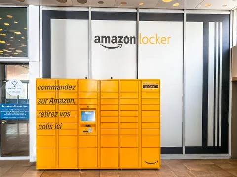 Amazon Locker in shopping mall Stockfoto's