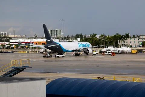 Amazon Prime Air cargo plane overshoots runway at Miami International Airport, U Stock Photos