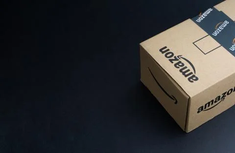 Amazon Prime box or Amazon shipping box on black background 스톡 사진