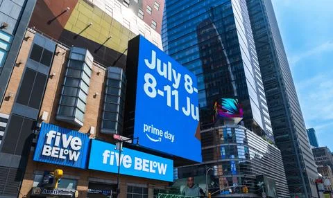 Amazon Prime Day advertisement on a digital billboard in Times Square. Foto stock