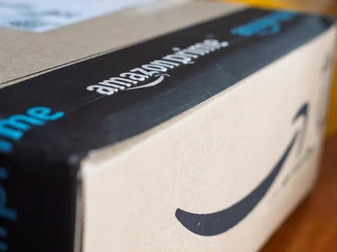 Amazon Prime Delivery Box Ready for Unboxing Foto stock