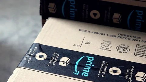 Amazon Prime Logotype Printed on Cardboard Box Security Scotch Tape Stockbeeldmateriaal 85325208