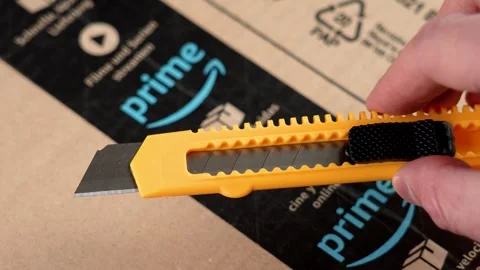 Amazon Prime parcel with utility knife or box cutter for unpacking 스톡 동영상 264273320