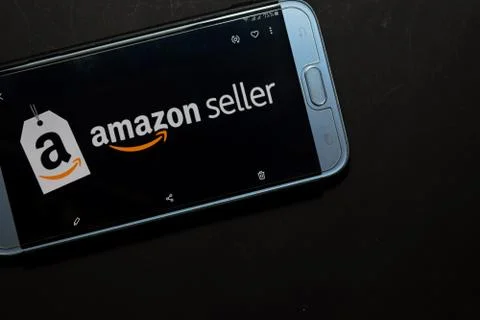Amazon Seller dev app on Smartphone screen. Stock-Fotos