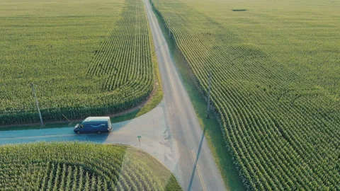 Amazon Van Driving Through Rural Farmland to Make Delivery Aerial Vídeo Stock 158646546