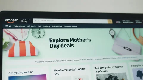 Amazon website interface featuring Mother's Day deals, ideal for illustrating Stockbeeldmateriaal 333535081