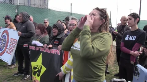 Amazon workers demonstrate in US´s Staten Island, NEW YORK, US - 25 Apr 2022 Video stock 204120749