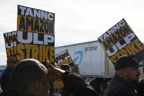 Amazon workers go on strike nationwide, Industry, Usa - 19 Dec 2024 Stock Photos