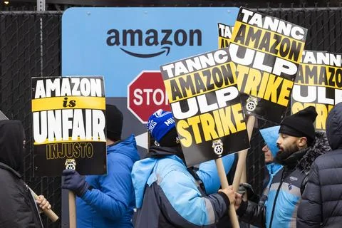 Amazon workers on strike in New York, USA - 20 Dec 2024 Stock Photos