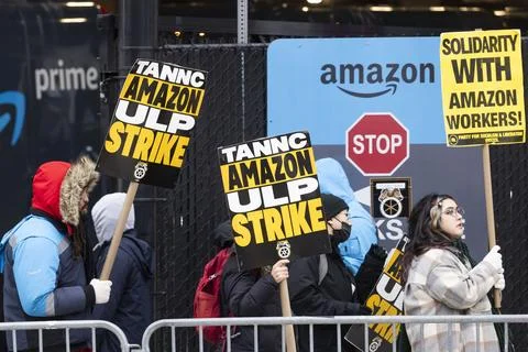 Amazon workers on strike in New York, USA - 20 Dec 2024 Stock Photos
