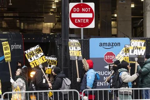 Amazon workers on strike in New York, USA - 20 Dec 2024 Stock Photos
