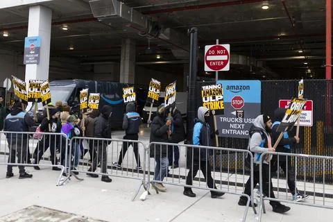 Amazon workers on strike in New York, USA - 20 Dec 2024 Stock Photos
