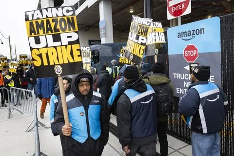 Amazon workers on strike in New York, USA - 20 Dec 2024 Stock Photos