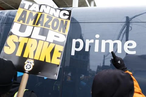 Amazon workers on strike in New York, USA - 20 Dec 2024 Stock Photos