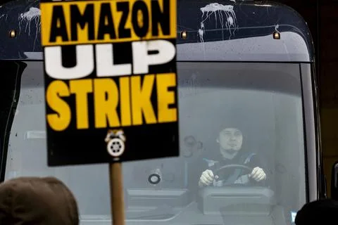 Amazon workers on strike in New York, USA - 20 Dec 2024 Stock Photos