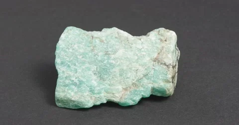 Amazonite on a dark background. Exotic ornamental stone. Vidéo 163786735