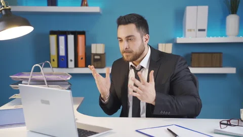 Ambitious businessman making mistakes in office. Video stock 231012453