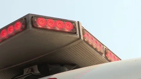 Ambulance flashing lights Vídeo Stock 84736417