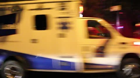 Ambulance at night Vidéo 12530213