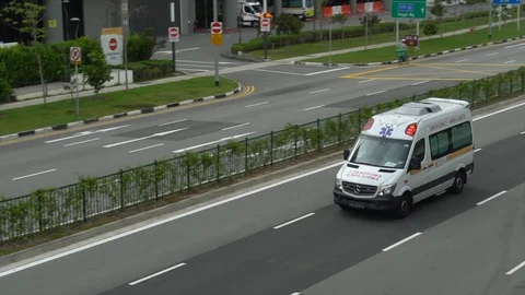 Ambulance passed by Видео 128092194