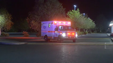 Ambulance Pulling Up To A Scene With Emergency Lights Flashing Stockbeeldmateriaal 32256991