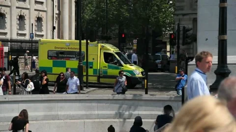 Ambulance in Trafalgar Square Видео 11126021