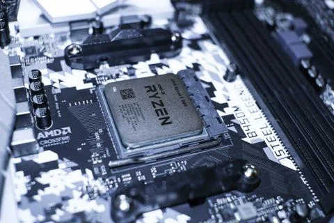 Amd ryzen desktop pc cpu installed on hi tech motherboard,computer components Foto stock