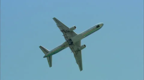 American Airlines Boeing 757 Steep Turn  Stock Footage 45807740