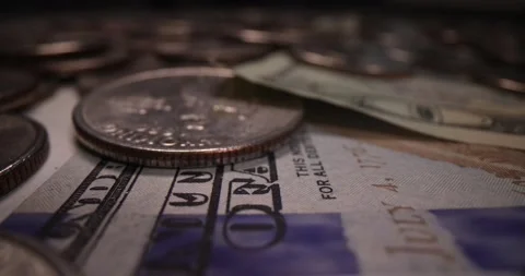 American banknotes and coins on table slow motion 4k movie Vídeos de archivo 167082530