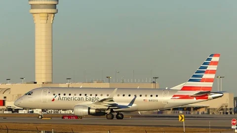 American Eagle Embraer ERJ-175 taxis at Atlanta's Hartsfield-Jackson airport Stock Footage 70289048