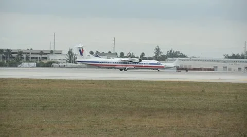 American Eagle regional flight Stock-Footage 10718107