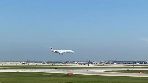 American Eagle Regional Jet Prepares for Landing at O'Hare Airport Stock Footage 162638643