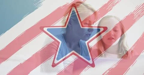 American flag design pattern and pulsating stars over caucasian mother and Foto stock