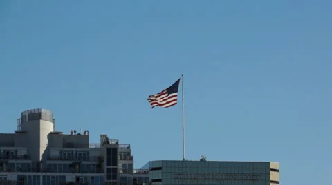 American Flag on Skyscraper Stockbeeldmateriaal 36002690