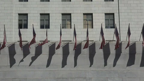 American Flags on a Government Courthouse Stockbeeldmateriaal 91236918