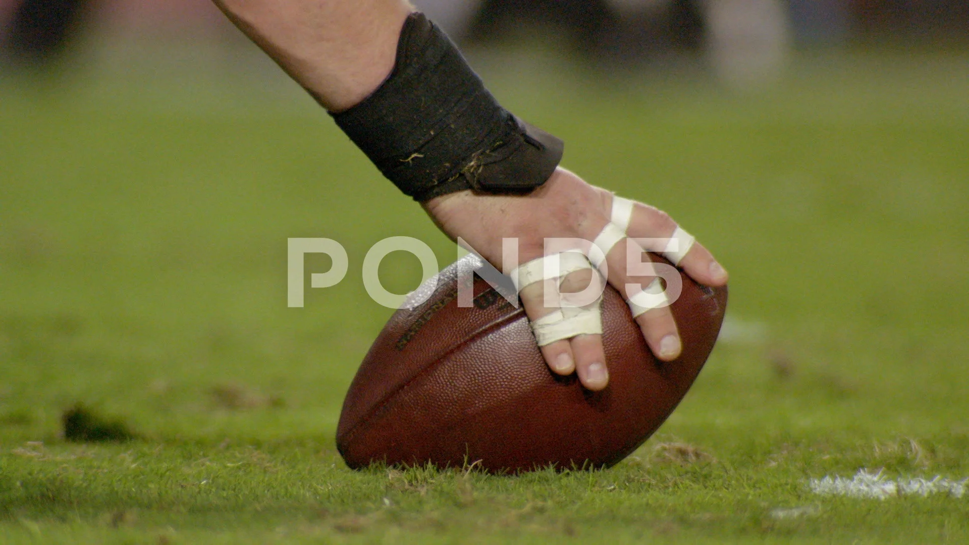 How To Snap A Football & Different Types Of Center Snaps – vIQtory Sports