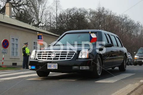 American president Barack Obama leaves Prague Castle in his car Stock Photos
