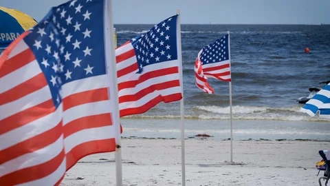 American U.S. Flags at the Beach of Fort Myers Florida Vidéo 94201249