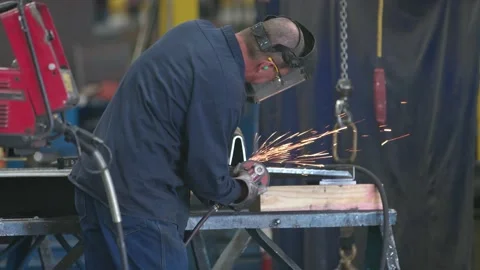 American Worker Uses Angle Grinder To Cut Part while Working in Manufacturing 스톡 동영상 136715549