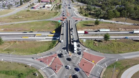 America's First Diverging Diamond Interchange in Springfield Missouri Vídeos de archivo 347698606