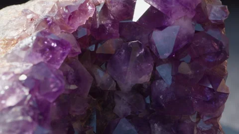 Amethyst Cluster Stockbeeldmateriaal 332895174