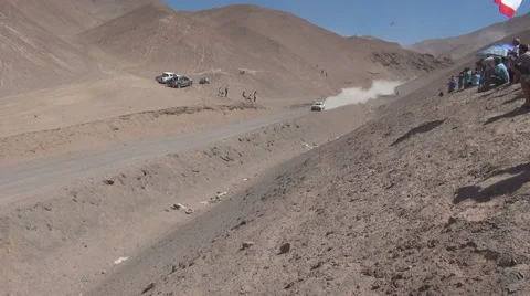 Among fans Vídeo Stock 49903089