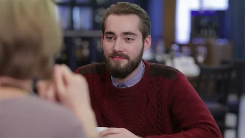 Amorous evening in the restaurant Video stock 252597831