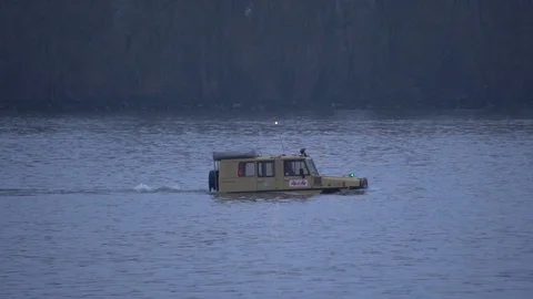 Amphibious Vehicle 動画素材 102726819