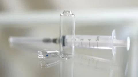 Ampoule. Syringe. Stockbeeldmateriaal 262613878