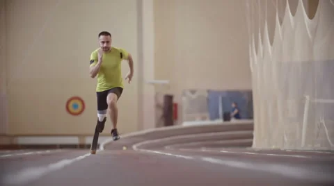 Amputee Athlete Running a Competition 動画素材 62057280