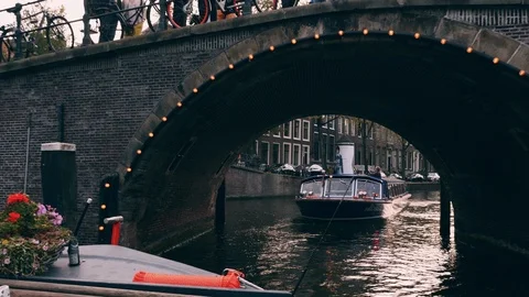 Amsterdam Canal Bridge Vídeo Stock 105463596