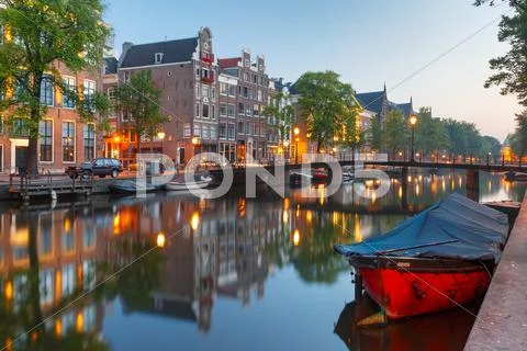 Amsterdam canal Kloveniersburgwal, Holland Stock Photos