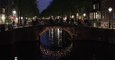 Amsterdam canals at night Video stock 129093249