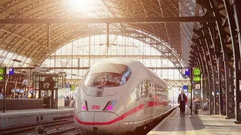 Amsterdam Centraal, main train station. Modern transport, high-speed trains Video stock 112014623